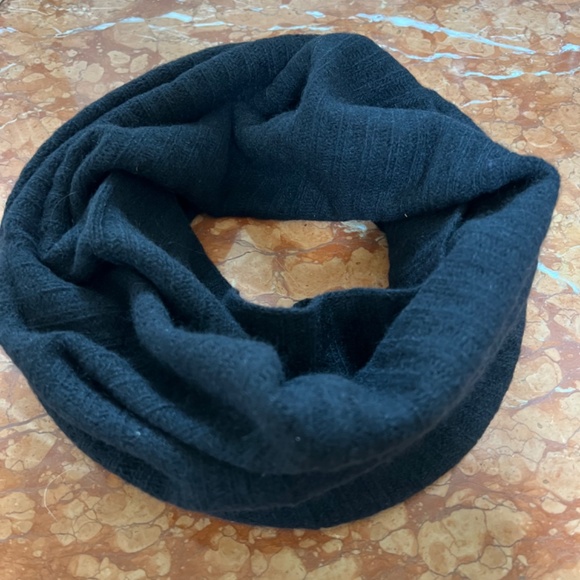 Scarf, Infinity, black cashmere, Portolano, NWT - Picture 3 of 8